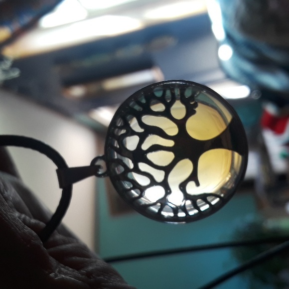 TREE OF LIFE NECKLACE NEW - Picture 3 of 4